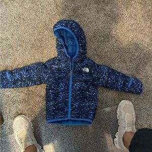 North face Baby Reversible ThermoBall™ Hooded Jacket
12-18 months